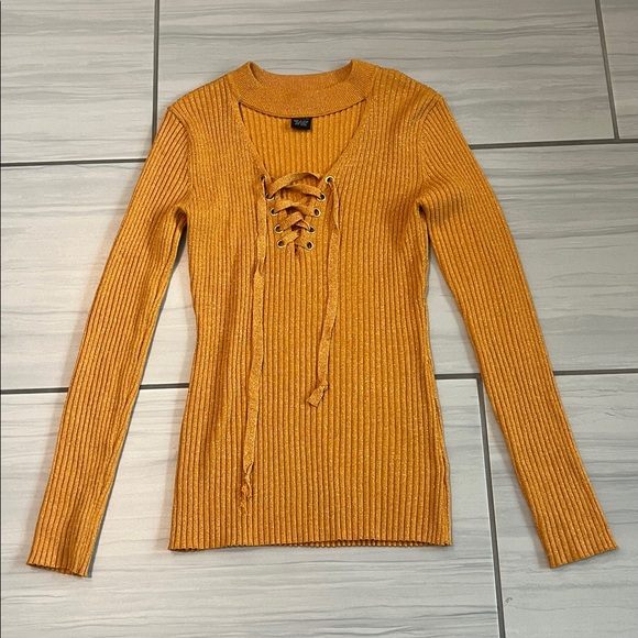 Questions Orange Ribbed Lace-Up Sweater with Front Cutout - Size S - Picture 3 of 9